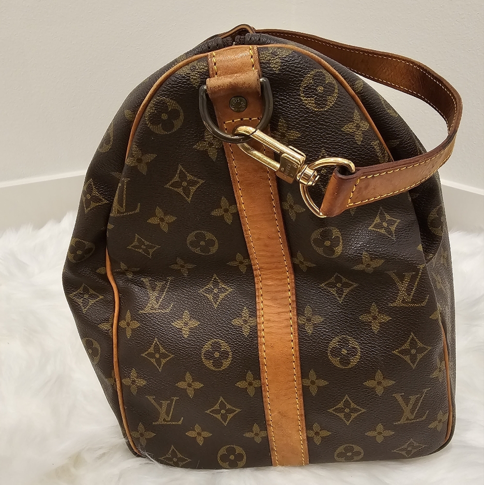 Authentic LV Keepall Bandoulière 50 in Good Condition in Classic Monogram - Picture 8 of 15